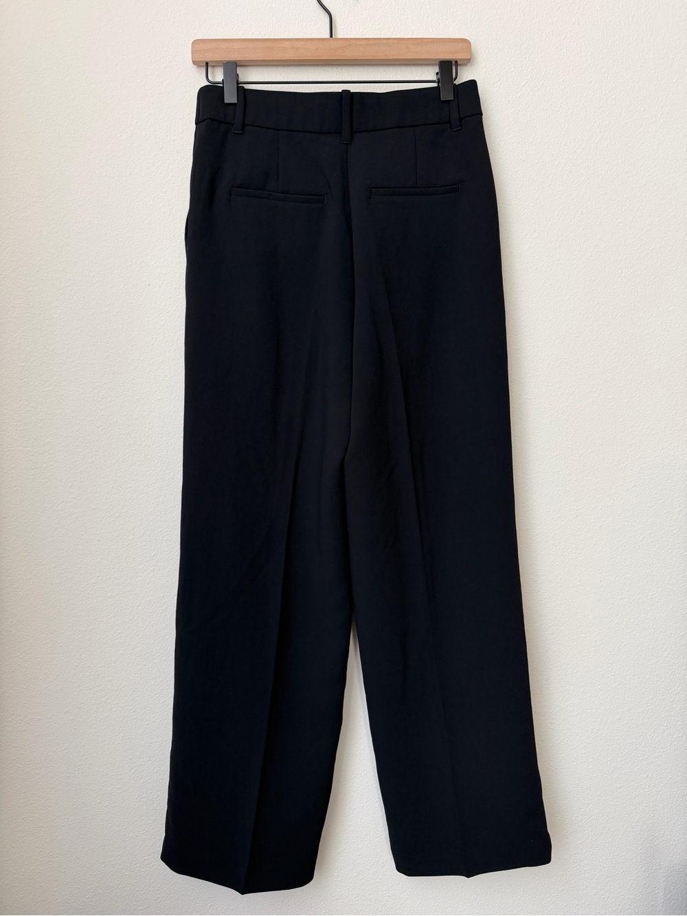 Aritzia The Effortless Pant Flex- Crepette in Black Size 8 Short - Picture 7 of 14